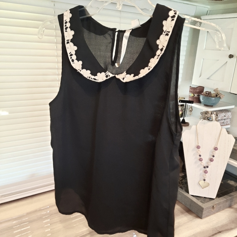 LC Lauren Conrad Peter Pan Collar Top XS
